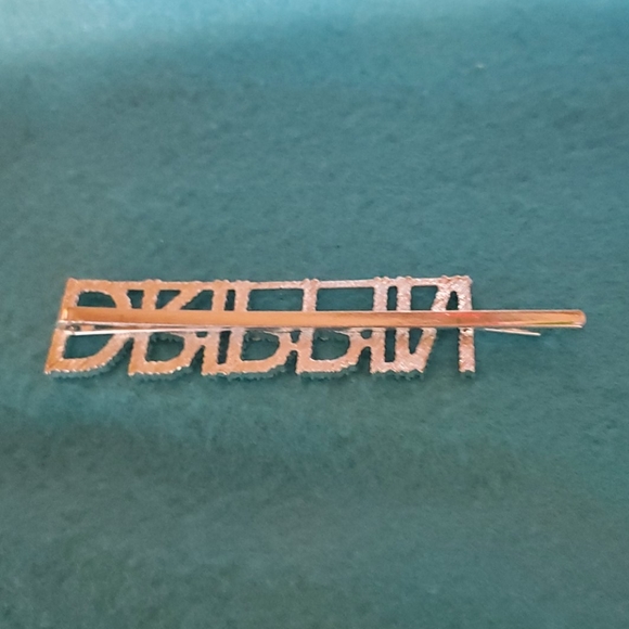 Bling🎁💝🏷 "drippin"letter hair clip - Picture 3 of 8